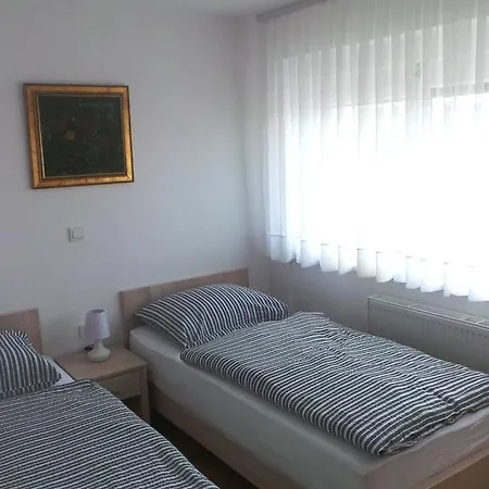 Couette-café Julija 3*