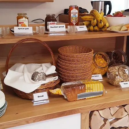 Couette-café Julija 3*